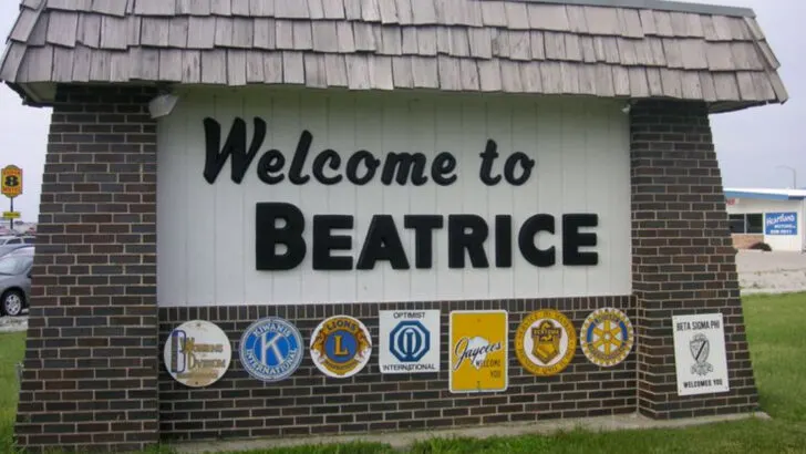 12 Iowa and Nebraska Prairie Towns That Preserved Their Main Street Architecture