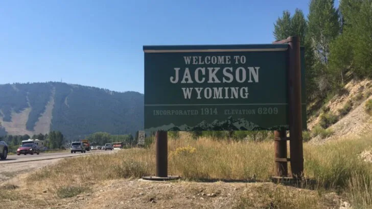 12 National Parks With Nearby Towns That Turn a Visit Into a Vacation