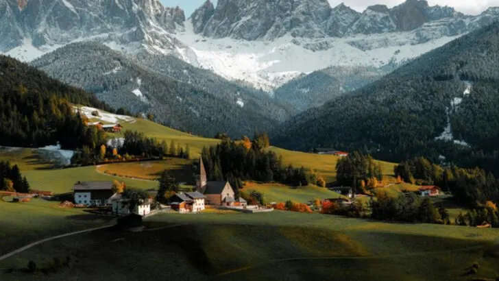 14 Frontier Destinations That Are Even Better in Autumn