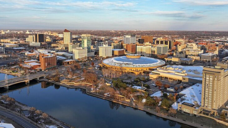 14 Midwestern Cities Where Hospitality Still Comes Cheap