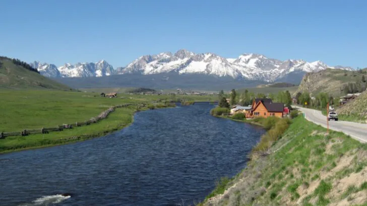 22 Low-Key Mountain Cities Perfect for a Weekend Escape