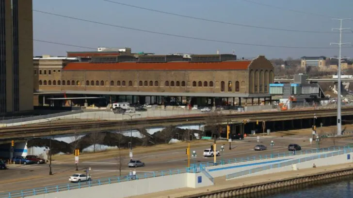 6 Grand Railroad Stations in the Midwest and 6 Small Towns Built Around the Tracks