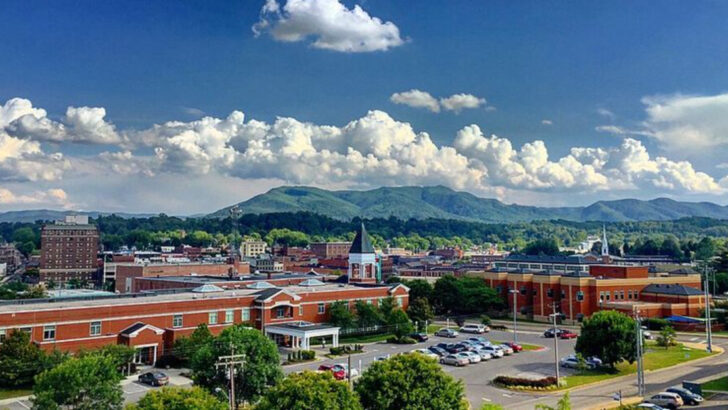 6 Peaceful State Parks in Tennessee and 6 River Towns That Capture the South