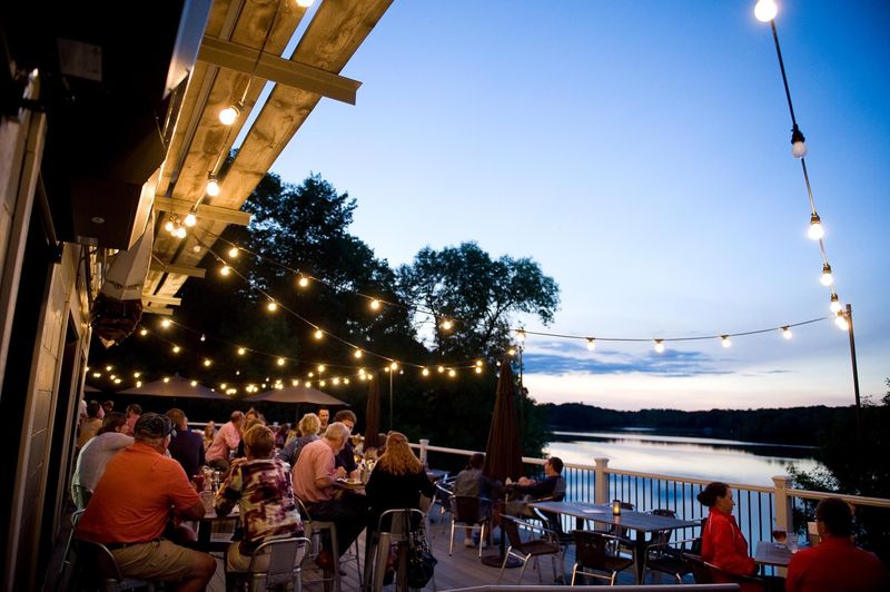 Birch’s on the Lake – Long Lake