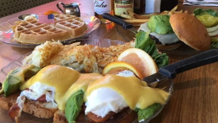 7 Affordable Breakfast Diners In Phoenix That Feel Like Family Kitchens