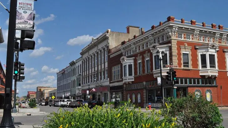 7 Charming Main Streets in the Midwest and 7 Small Towns That Hold Onto Tradition