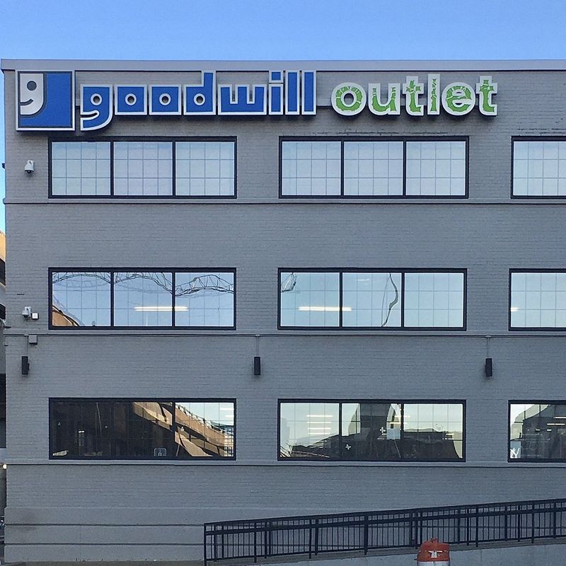 Goodwill Outlet Center – St. Louis