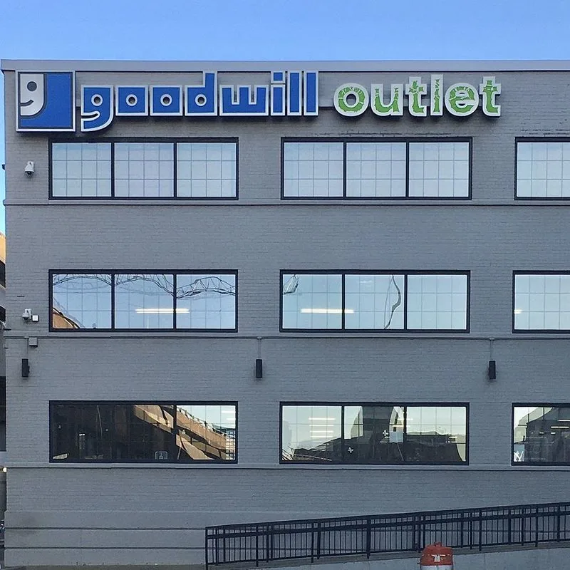 Goodwill Outlet Center – St. Louis