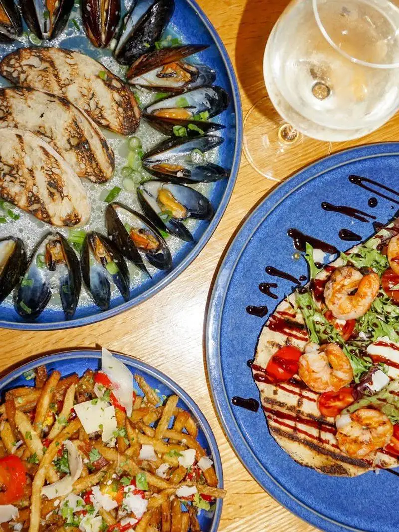 Flanders Fish Market & Restaurant – East Lyme