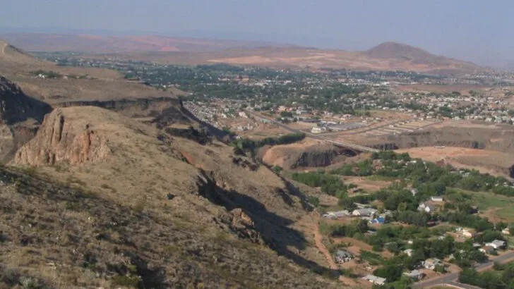 8 Gateway Towns Near Zion National Park to Base Your Utah Trip