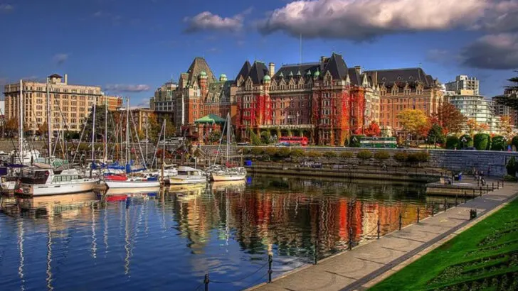 8 Pacific Northwest City Breaks and 8 Forest Cabins That Show Two Sides of the Perfect Escape