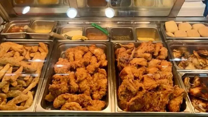8 Virginia Fried Chicken Gas Stations That Folks Say Are Worth Pulling Over For