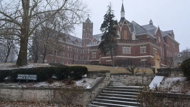 9 Kansas Cities That Seem Sleepy but Have an Odd Vibe Locals Can’t Explain