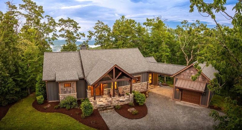Blue Ridge Parkway Loop with a Mountain Cottage