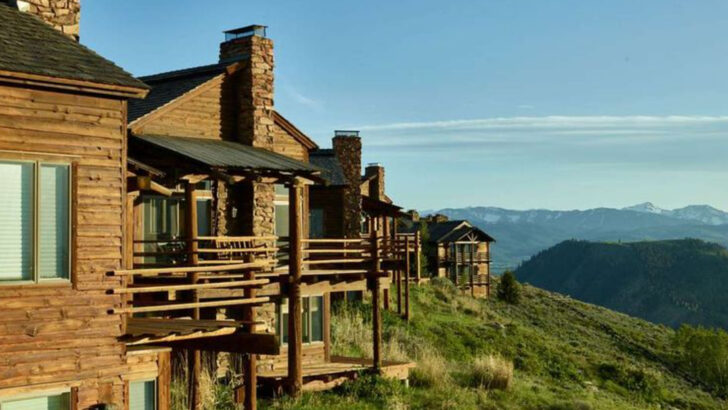 After Years of Traveling, These 19 Cozy U.S. Escapes Are Worth Booking Before Fall Ends
