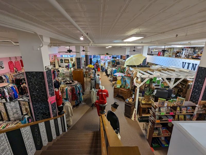 Nostalgia Vintage Clothing – Knoxville