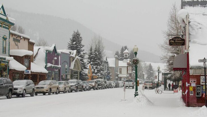 America’s Coldest Vacation Spots That Locals Warm Up With Big Hospitality