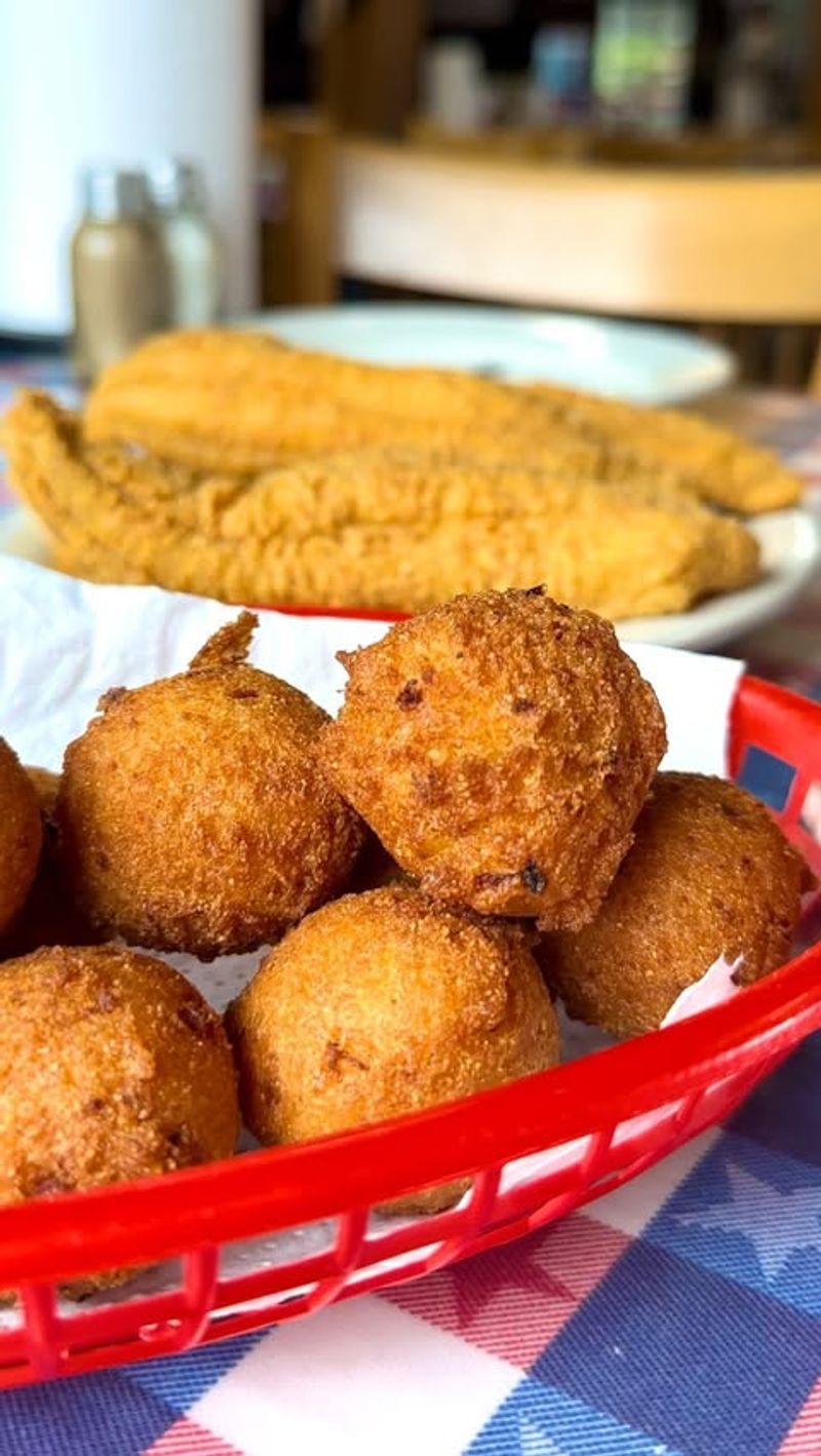 Huck Finn’s Catfish – Pigeon Forge, TN