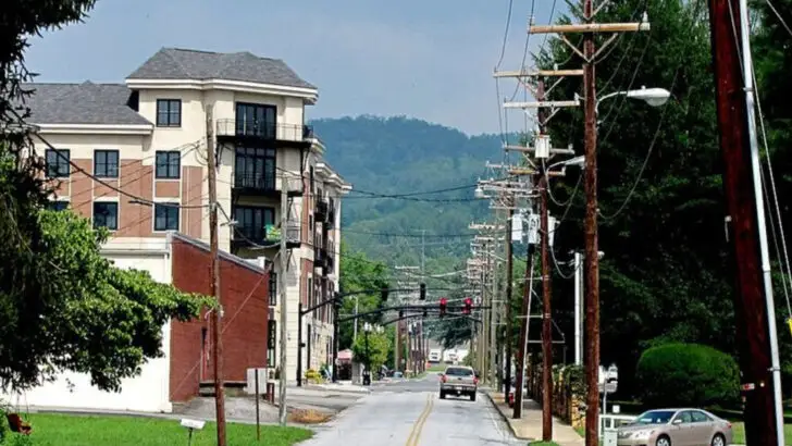 Away From Asheville’s Crowds: 9 North Carolina Mountain Towns Full of Color and Character