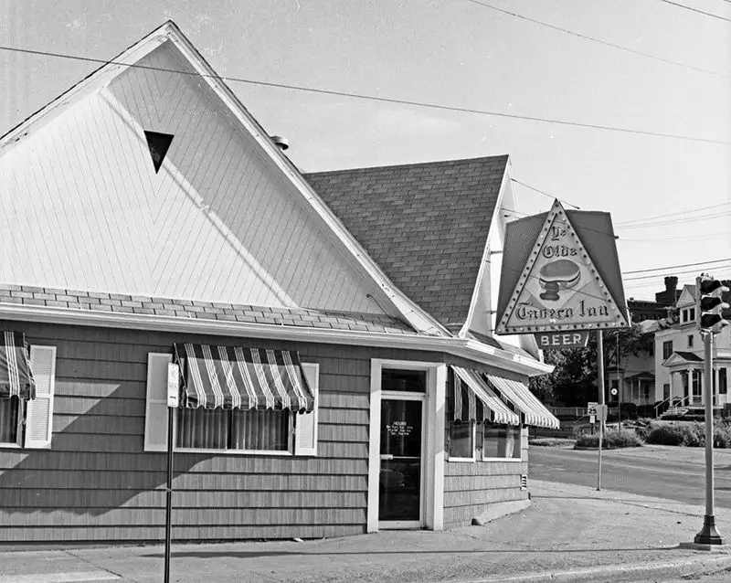 Ye Olde Tavern – Sioux City (Historic)