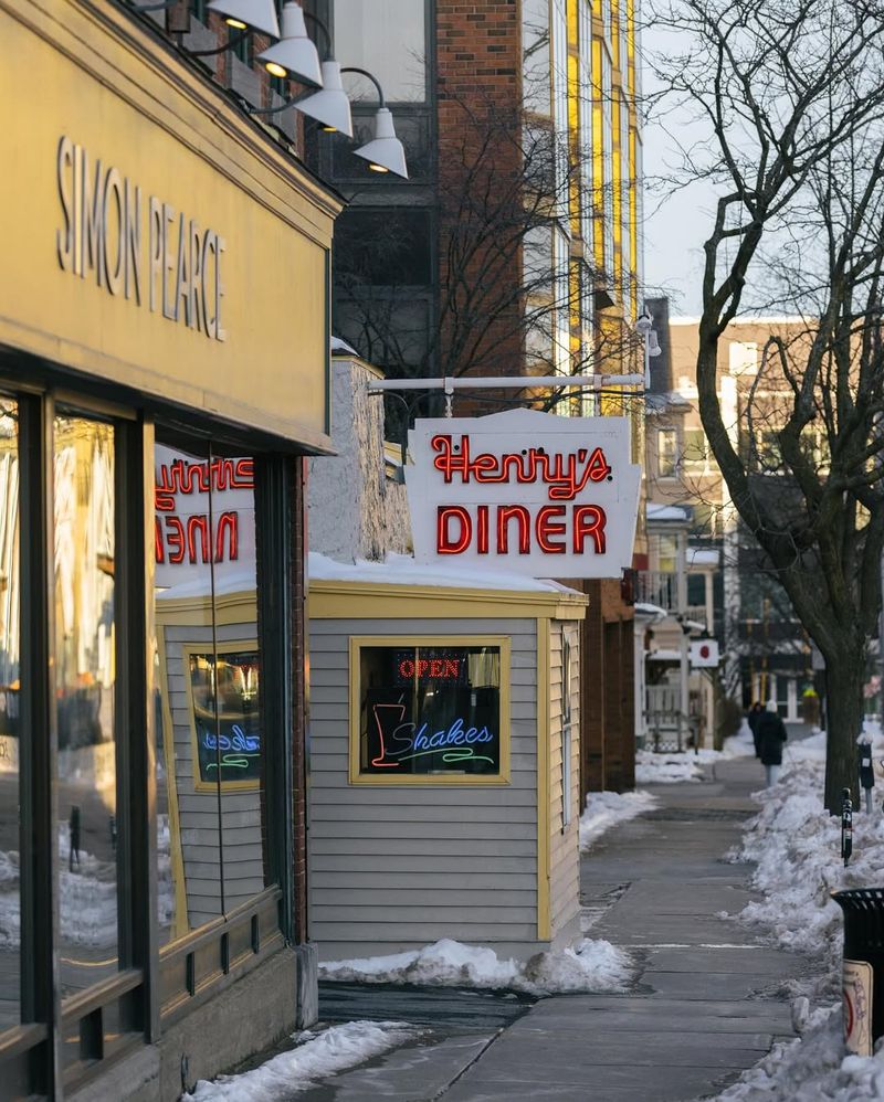 Henry’s Diner — Burlington