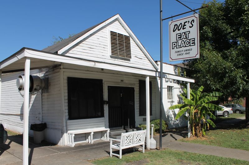 Doe's Eat Place - Greenville