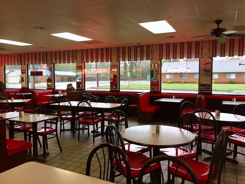Gino’s Hamburgers & Catfish — Greenville, MS