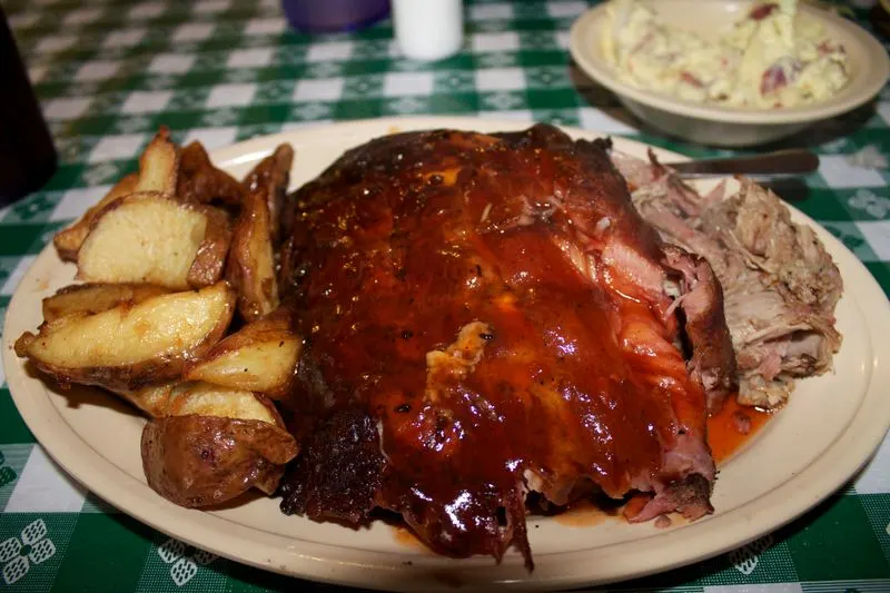 Leatha's Bar-B-Que Inn - Hattiesburg