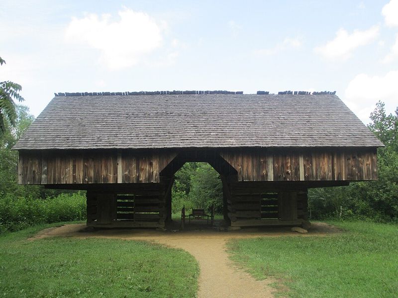 Cantilever Barn – East Tennessee