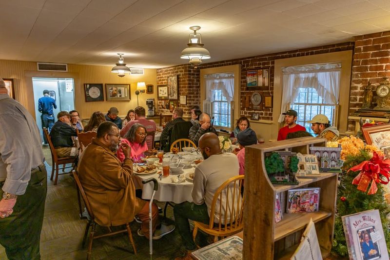 Mrs. Wilkes’ Dining Room – Savannah, GA