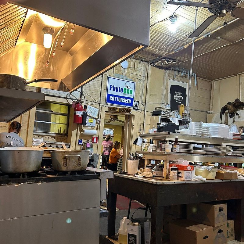 Doe’s Eat Place – Greenville