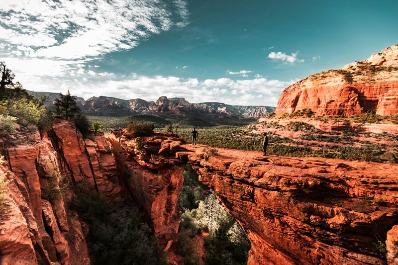Sedona, Arizona – Red Rocks Under a Cool Sky