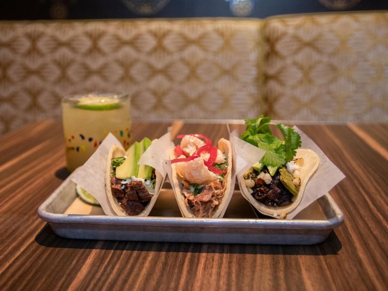 Uno Más Street Tacos + Spirits