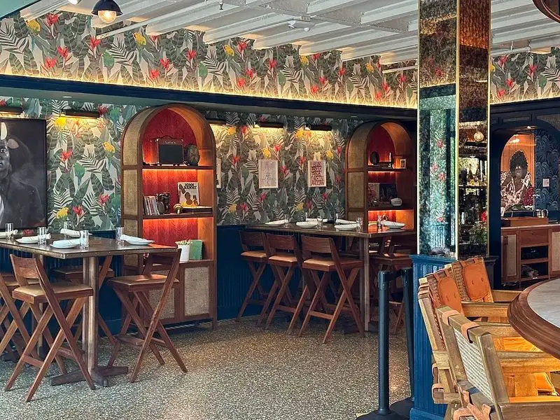 Local Culture & Dining Experiences