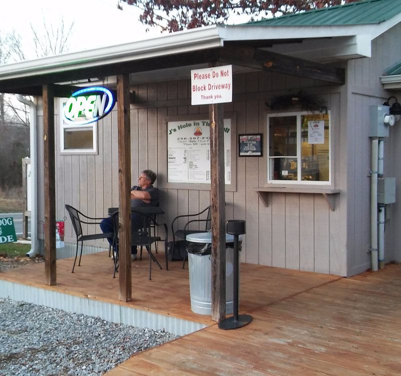 J’s Hole in the Wall – Bryant, AL