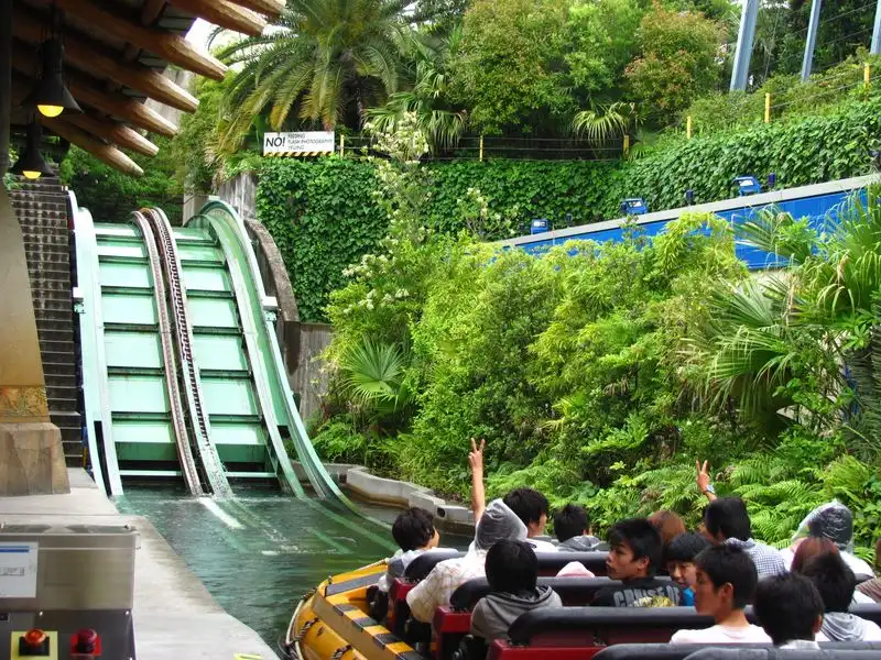 Universal Studios: No Selfie Sticks on Rides