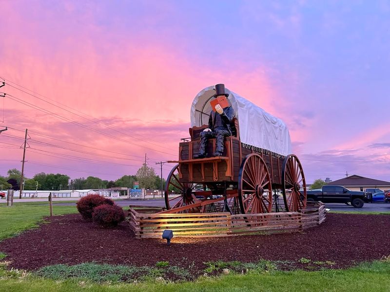 Lincoln — “A Giant Covered Wagon on Route 66”