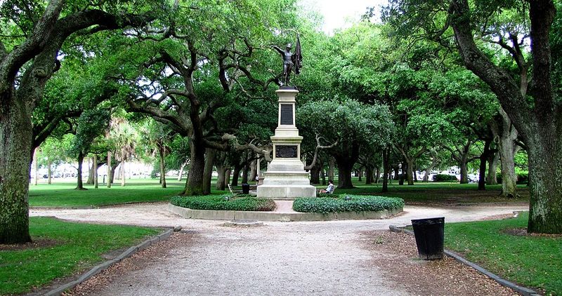 Walk along The Battery and White Point Garden