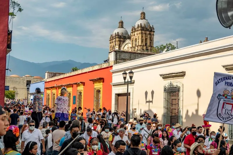 Crowds at Popular Sites