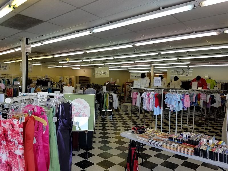 Junior League Repeat Boutique — Memphis