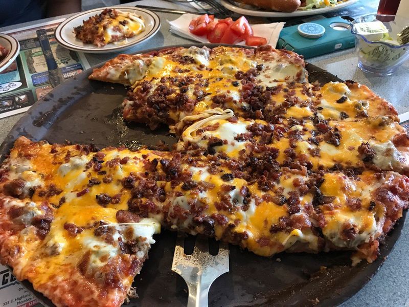 Rustique Pizza & Lounge – Suamico