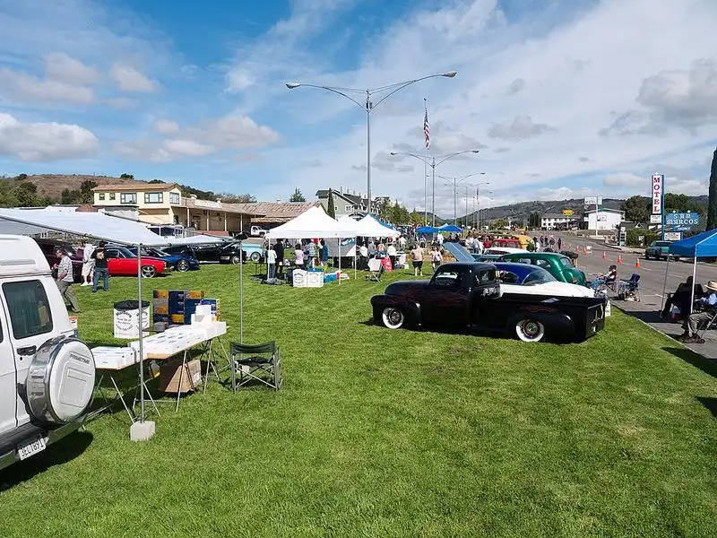 Local Vibe and Community