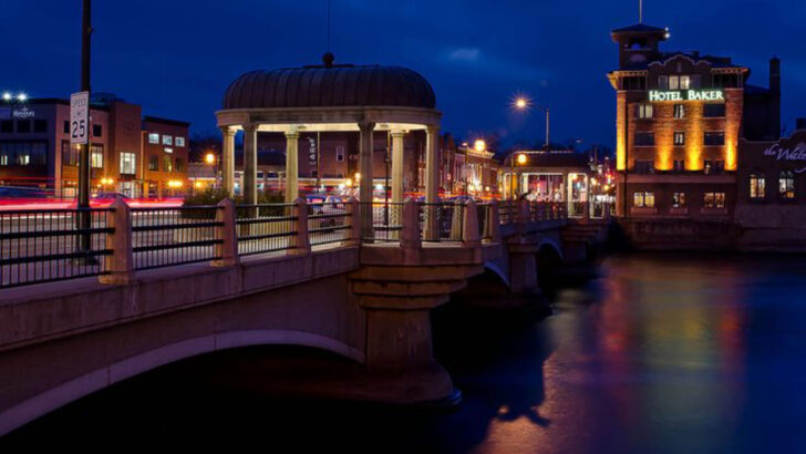 Illinois’ ‘Pride of the Fox’ Shines as a Riverside City Full of Energy and Charm