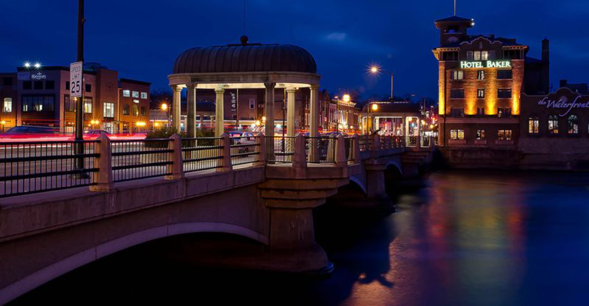 Illinois’ ‘Pride of the Fox’ Shines as a Riverside City Full of Energy and Charm