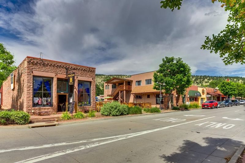 A Quick Look at Lyons