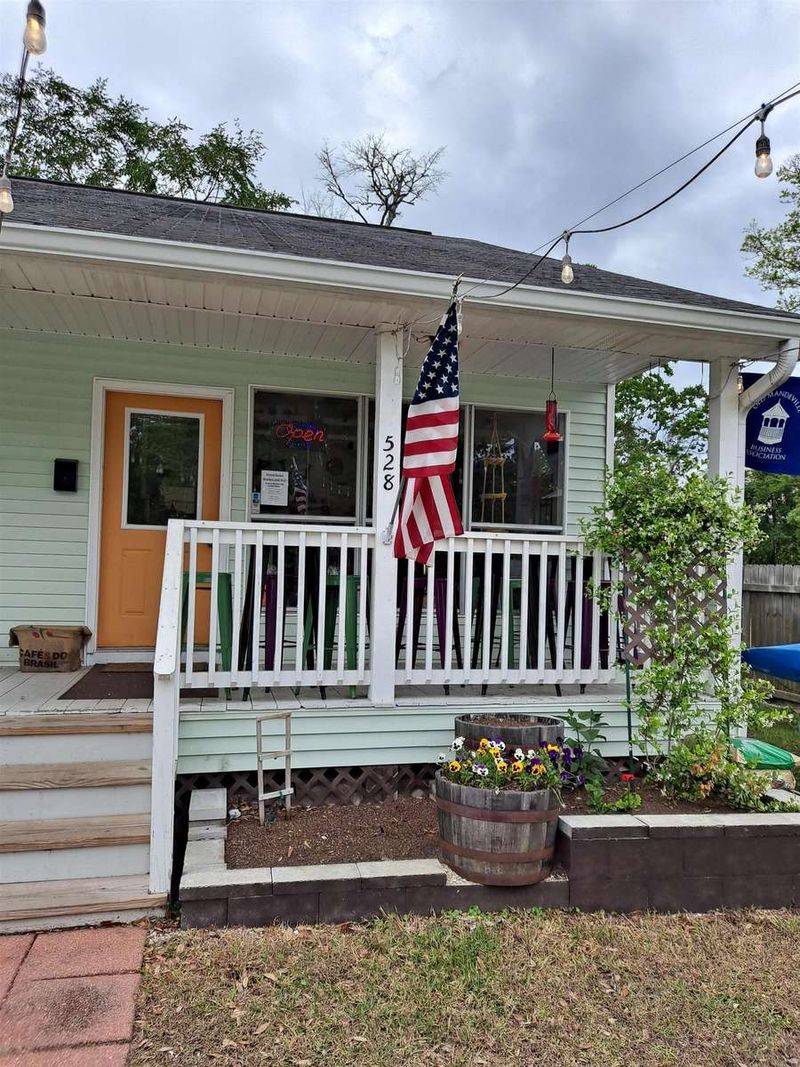 Girod Street Market And Deli- Mandeville