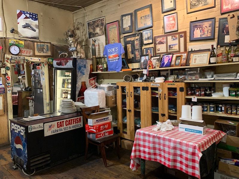 Doe's Eat Place — Greenville, MS