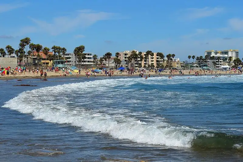 The beach and the mountains can both be a day trip