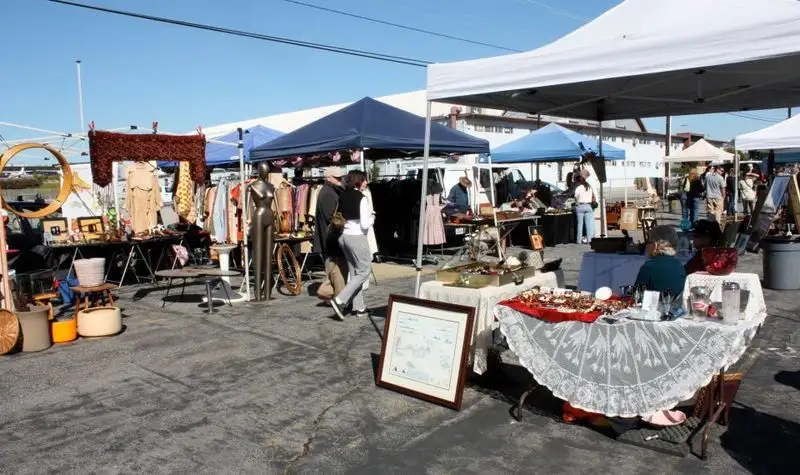 Santa Monica Airport Flea Market (Santa Monica)
