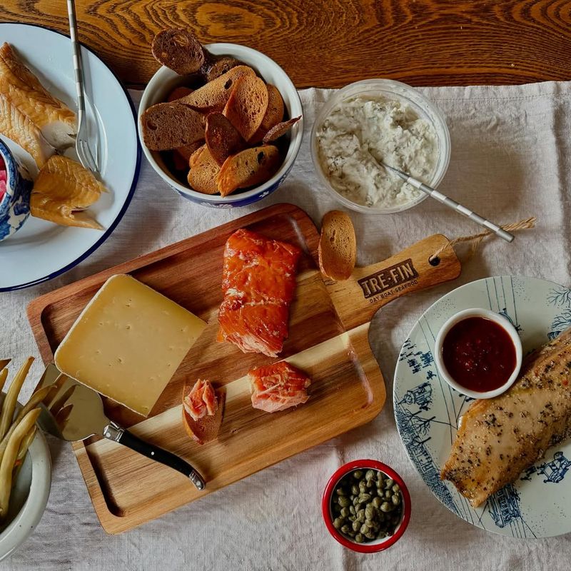Tre-Fin Day Boat Seafood — Ilwaco